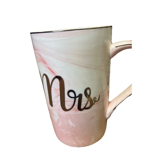 Pink Swirl Ceramic Mug, says “MRS” With Cover And Gold trim, Wifey - Picture 12 of 16